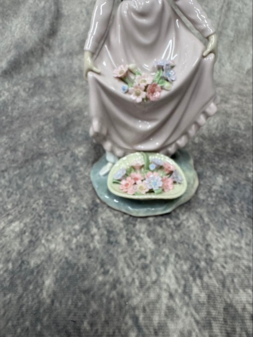 リヤドロ　フィギュリン　花のバスケット