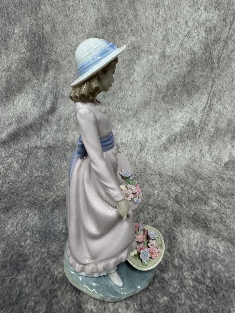 リヤドロ　フィギュリン　花のバスケット