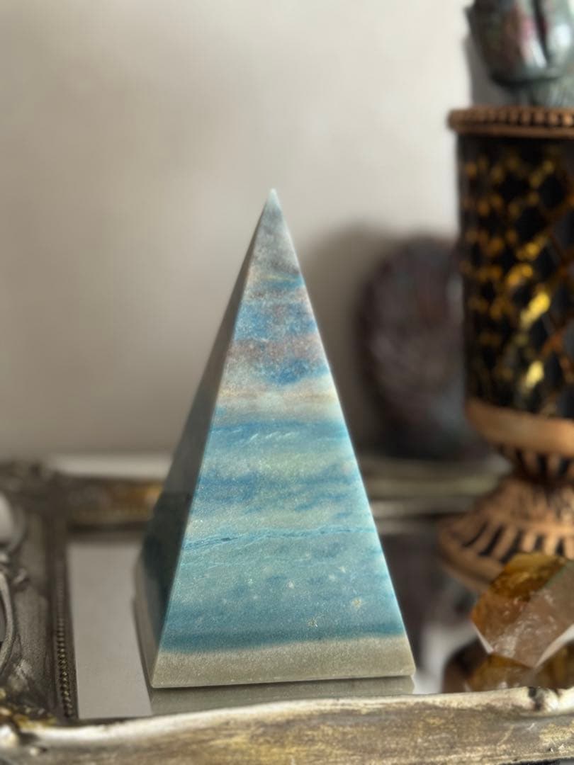 トロレアイト ピラミッド型 ブラジル産 【グラデーションキラキラブルー 】