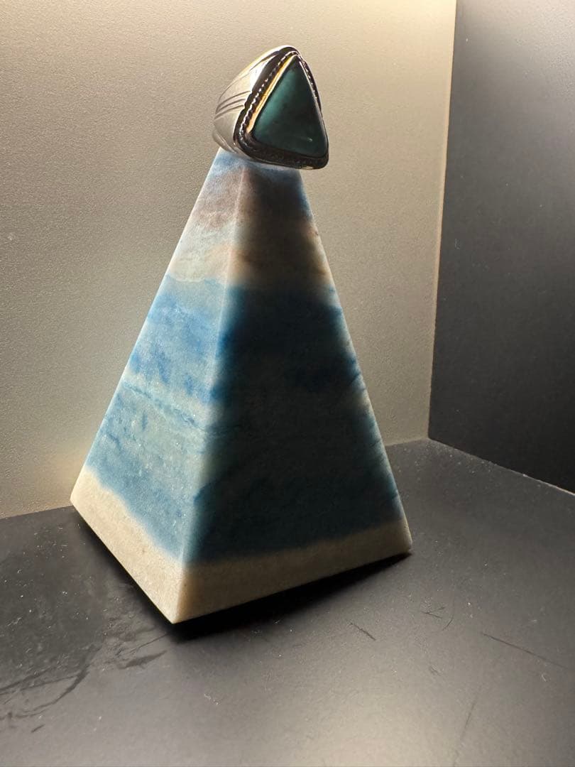 トロレアイト ピラミッド型 ブラジル産 【グラデーションキラキラブルー 】