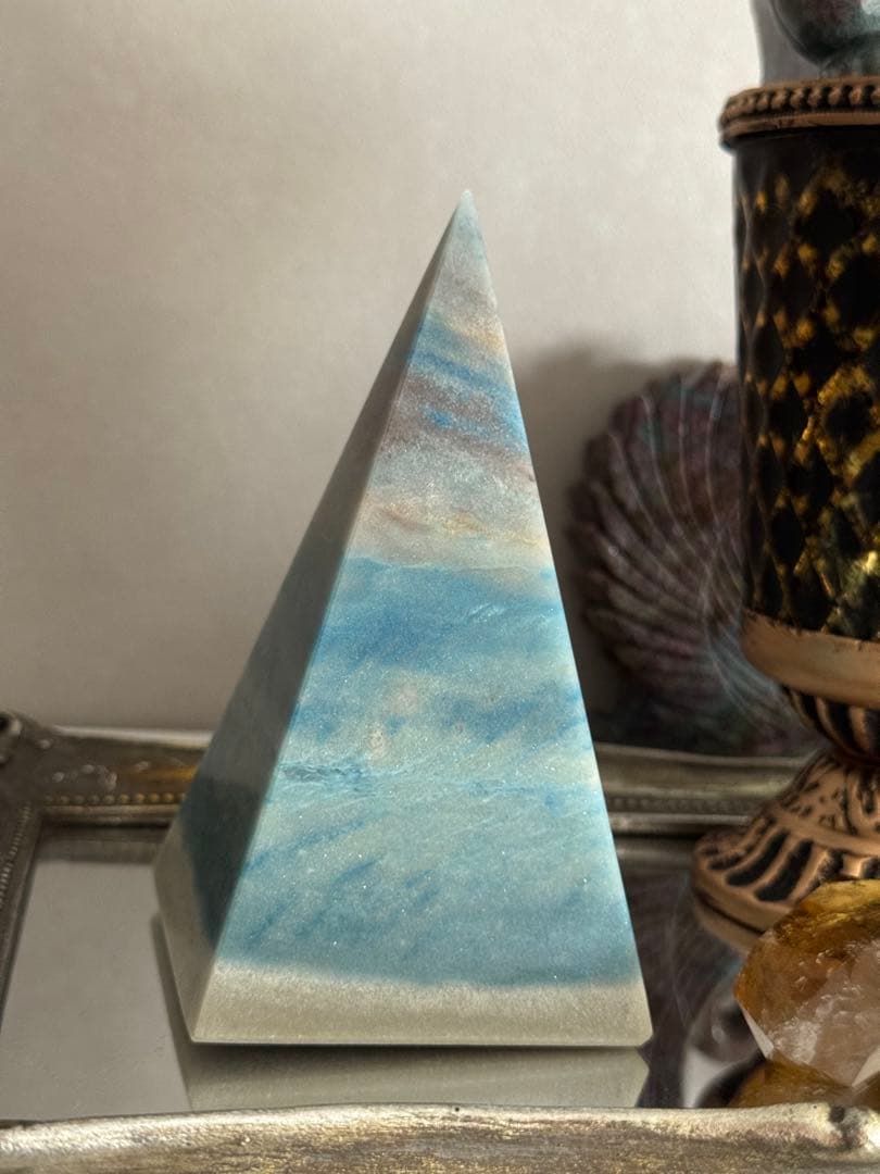 トロレアイト ピラミッド型 ブラジル産 【グラデーションキラキラブルー 】