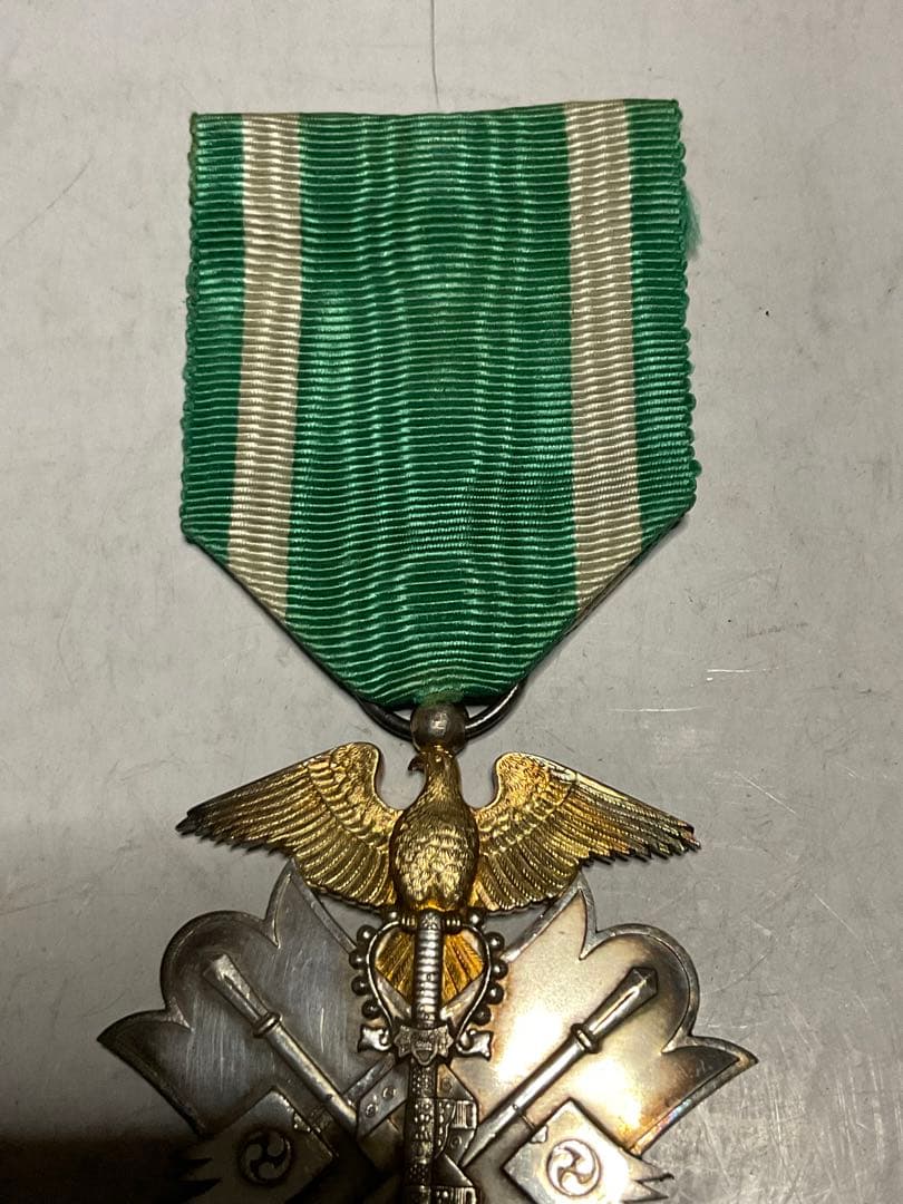 昭和の勲章　５つセット。【ケースは有りません、かなり程度は良いと思います。】。