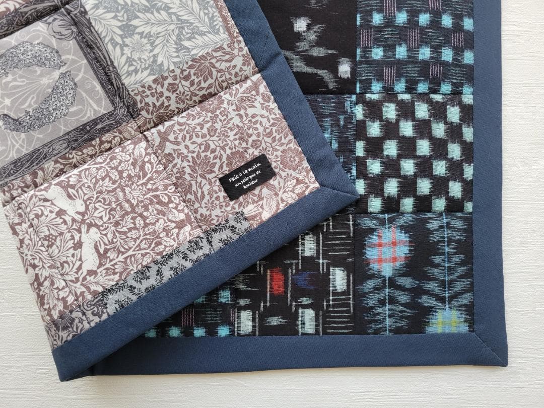 四角つなぎのパッチワークマット もめん古布/かすり絣 - メルカリ