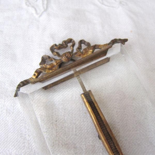 真鍮リボン ガラスフォトスタンド フランスアンティーク