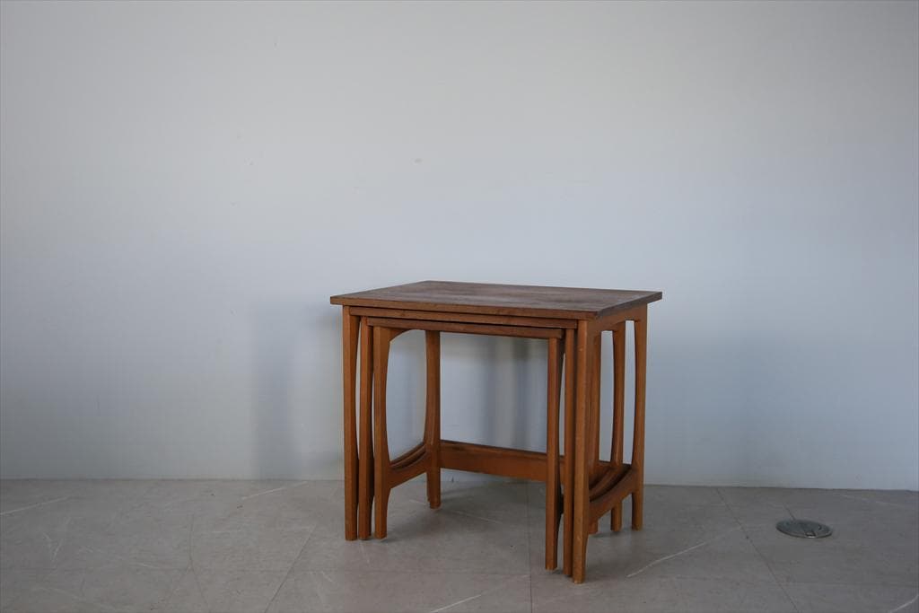 英国アンティーク木製ネストテーブル3台/収納式机/飾り棚/花台(92-57)