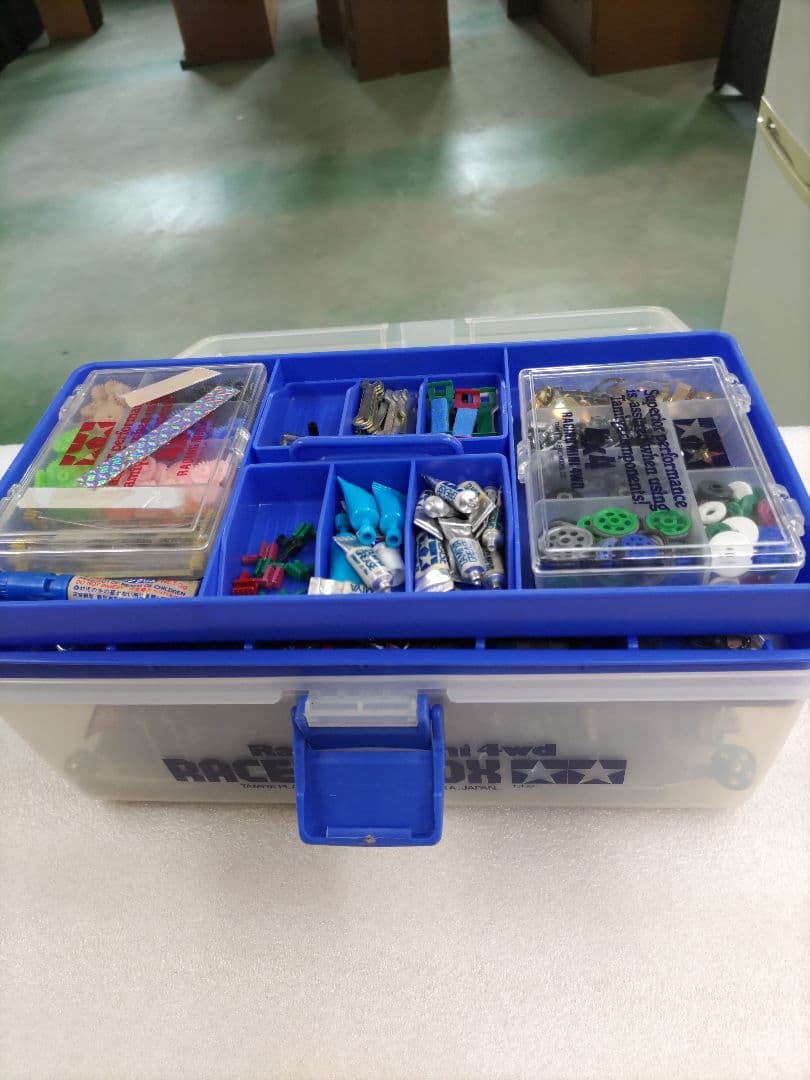 ミニ四駆　５台セット　TAMIYAのボックス付き　パーツ類多数
