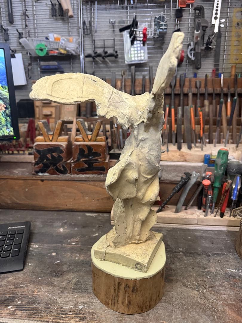 サモトラケのニケ 型から抜けたままの無垢、未仕上げ、未塗装品