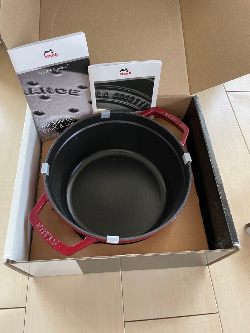 ストウブ STAUB 鋳物ホーロー鍋 ピコ・ココット 2.6Ｌ ラウンドチェリー