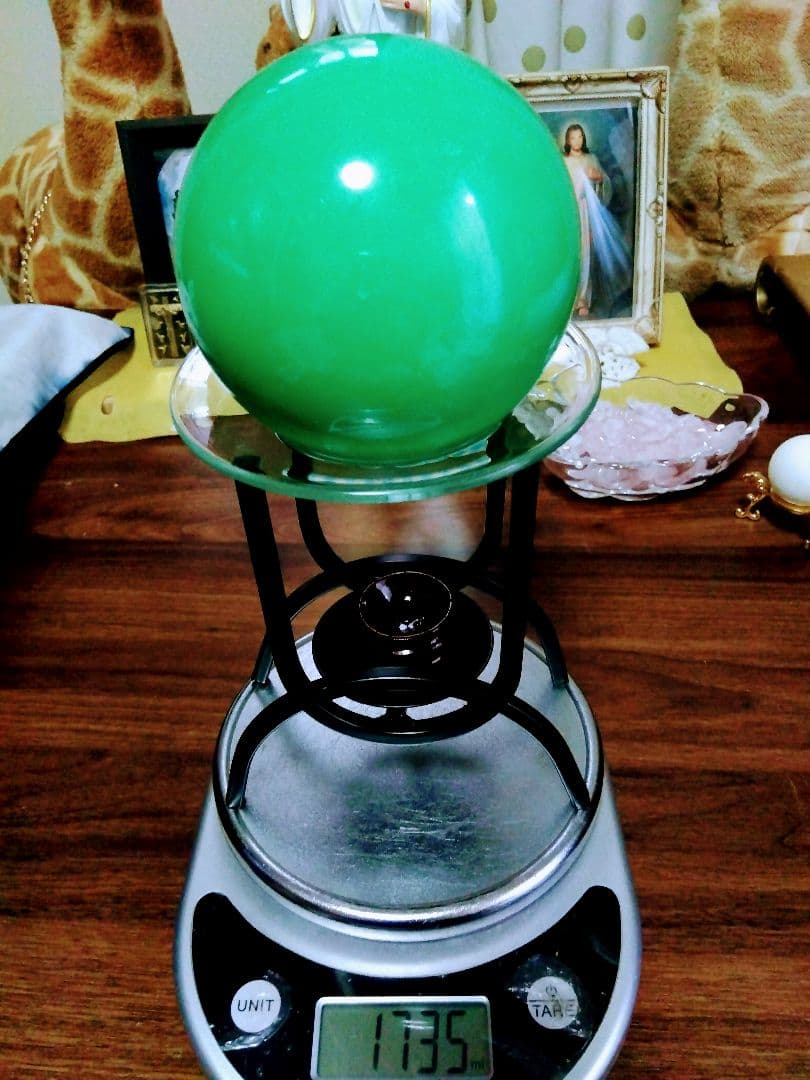 超綺麗＆超豪華.特大.緑色に光る丸玉.お洒落な台座付きます