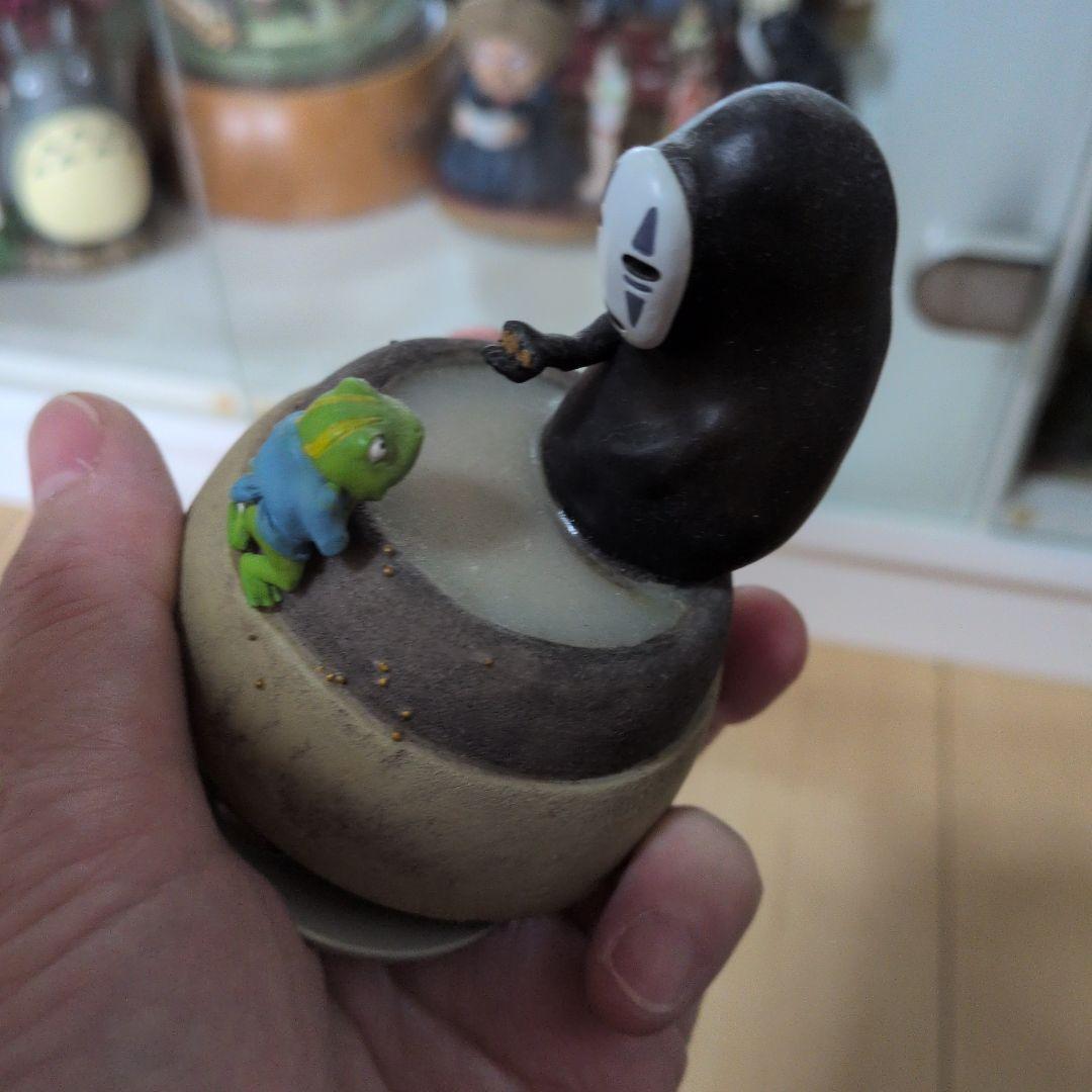 ジブリ作品カオナシとカエルの置物。