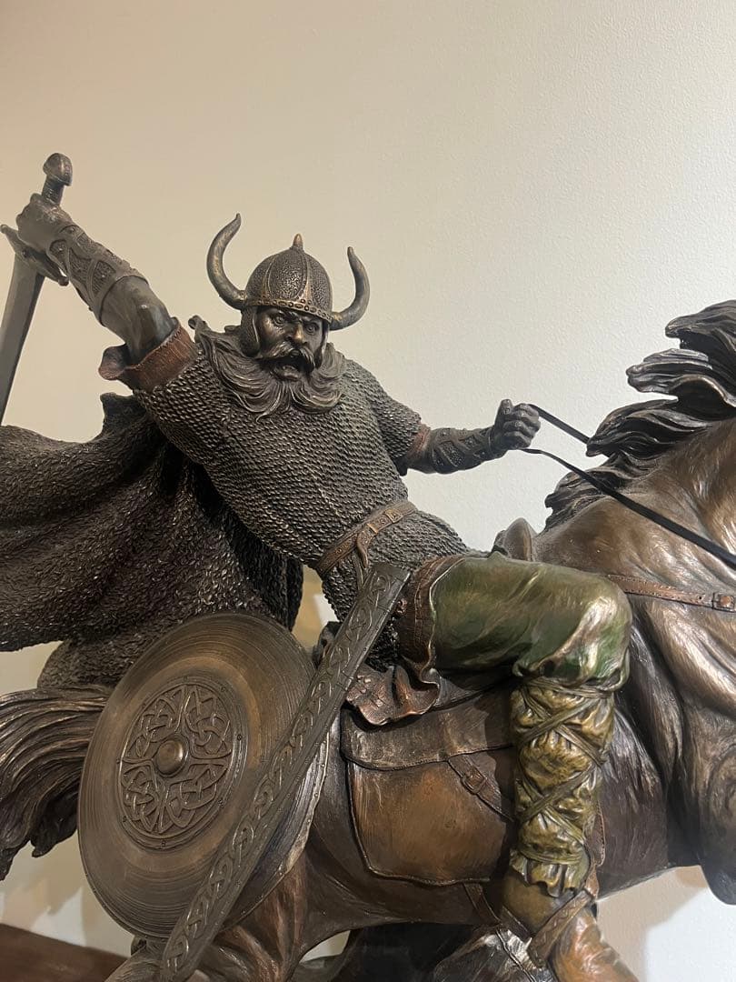 バイキング像 置物 馬 ブロンズ風 バイキング戦士 オブジェ 騎馬