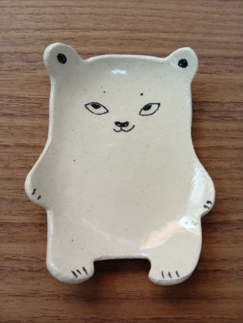 作家さん 目つきの悪いニヤリ顔のシロクマ 小皿 小堤晶子 伊藤みほ