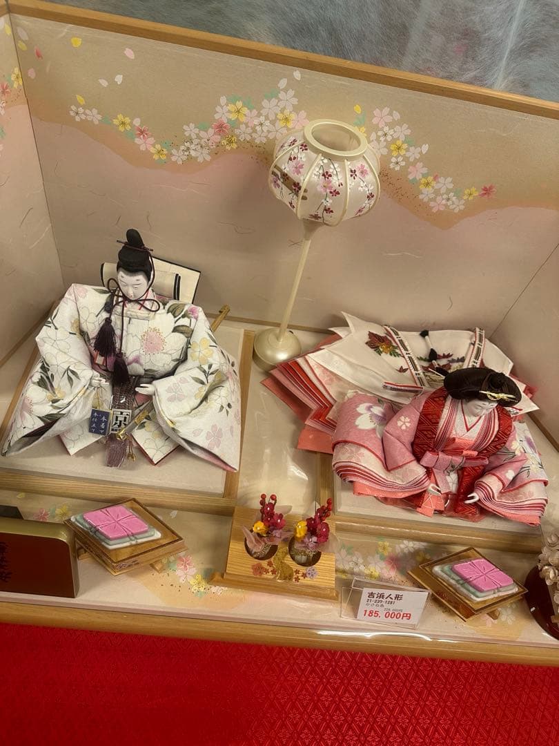 雛人形 吉浜人形 親王飾り 平飾り 薄花桜屏風 桜柄衣装 木製台付き 新品