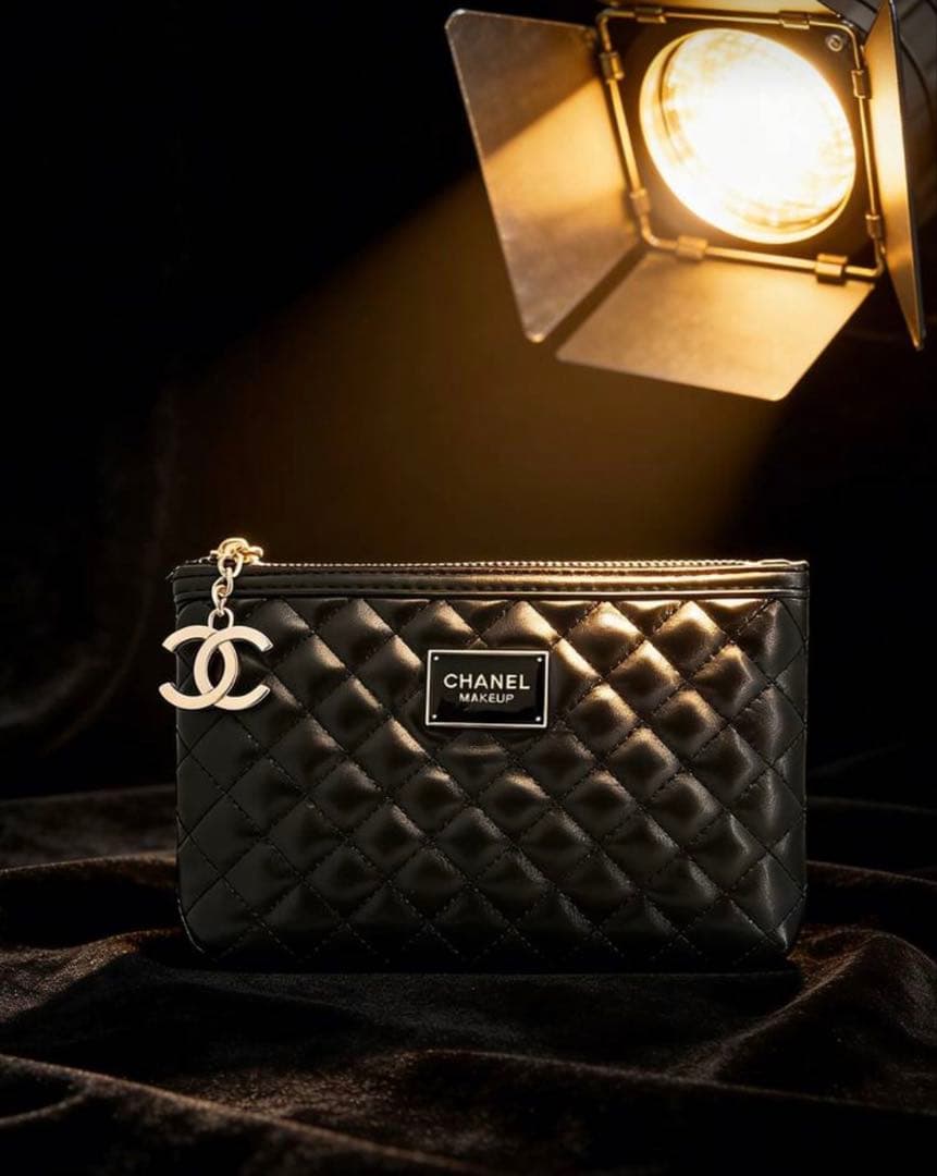 CHANEL ブラック 化粧ポーチ　ダイアモンドパターン