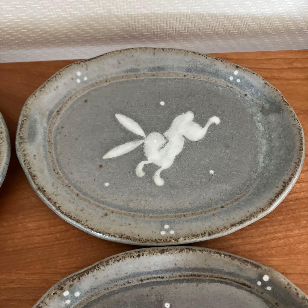 ウサギ絵柄のグレー楕円形皿5枚セット