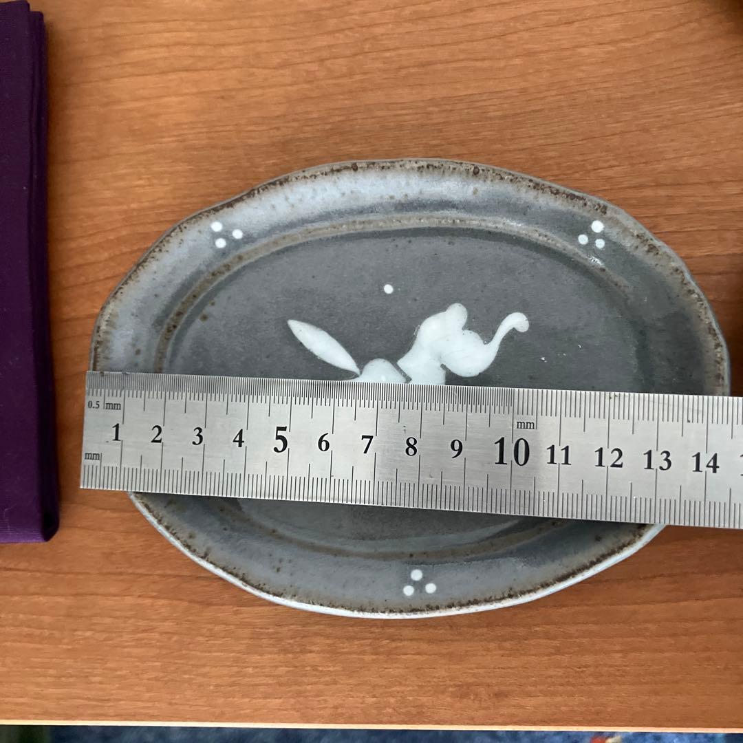 ウサギ絵柄のグレー楕円形皿5枚セット