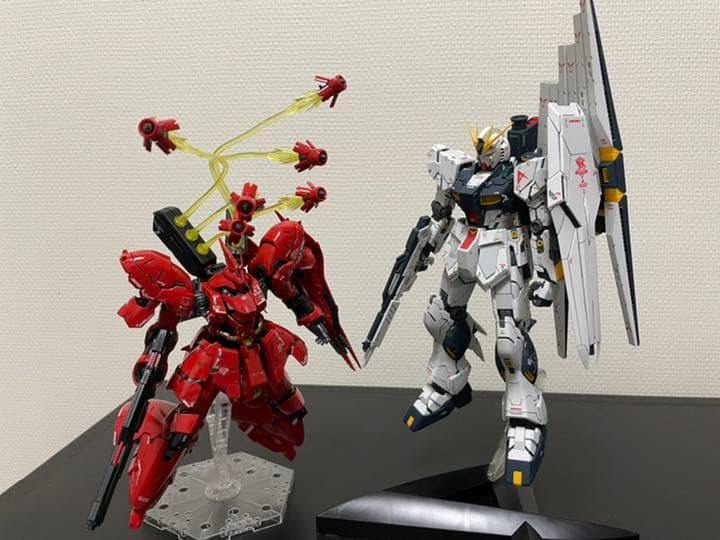 MG νガンダム ver.ka 1/100 ＋ RG サザビー 1/144 - メルカリ