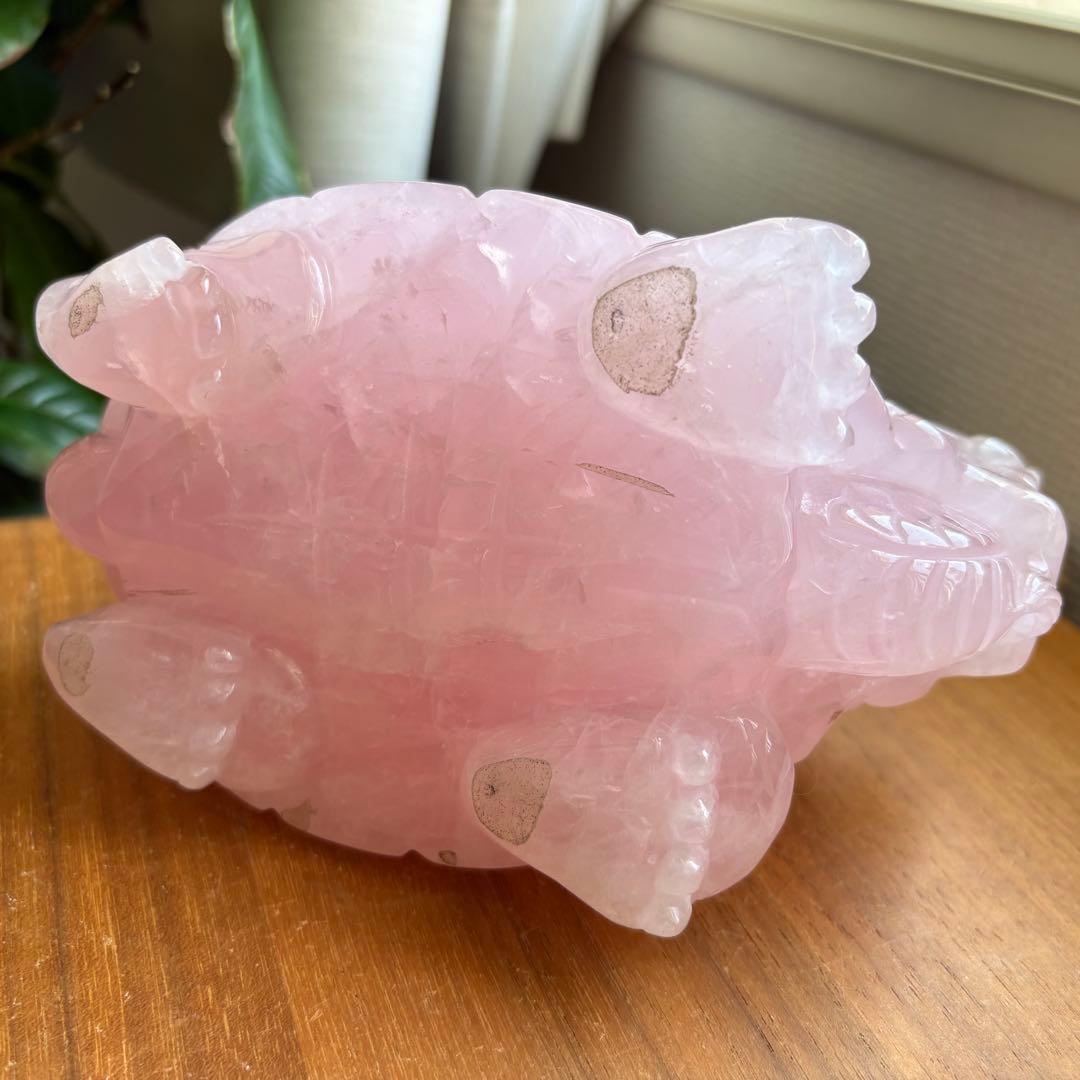 高品質 マダガスカル産ローズクォーツ 龍亀（ロングイ） 置物1.5kg