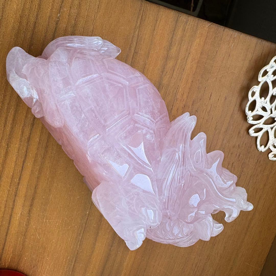 高品質 マダガスカル産ローズクォーツ 龍亀（ロングイ） 置物1.5kg