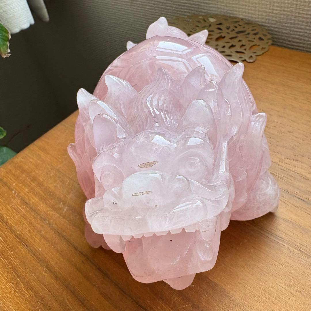 高品質 マダガスカル産ローズクォーツ 龍亀（ロングイ） 置物1.5kg