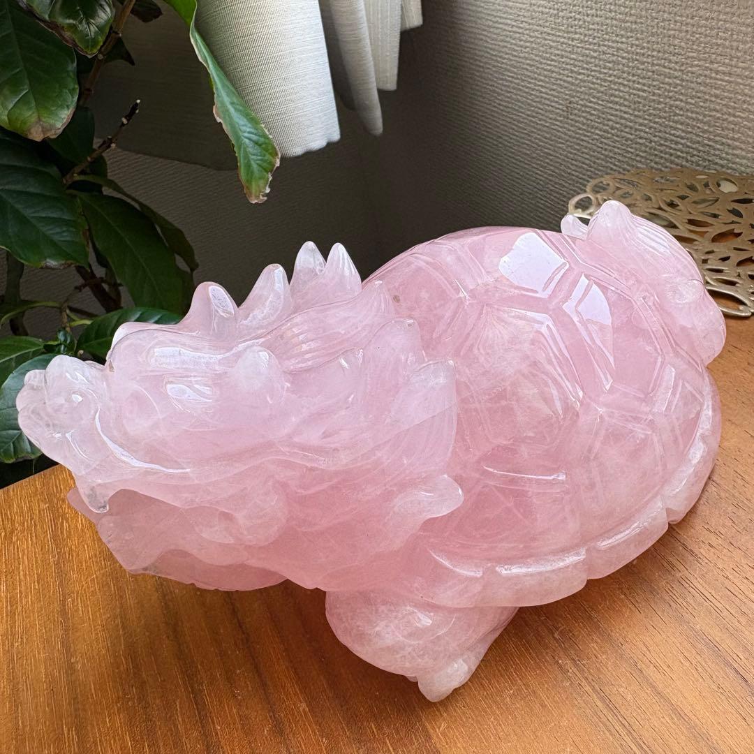 高品質 マダガスカル産ローズクォーツ 龍亀（ロングイ） 置物1.5kg