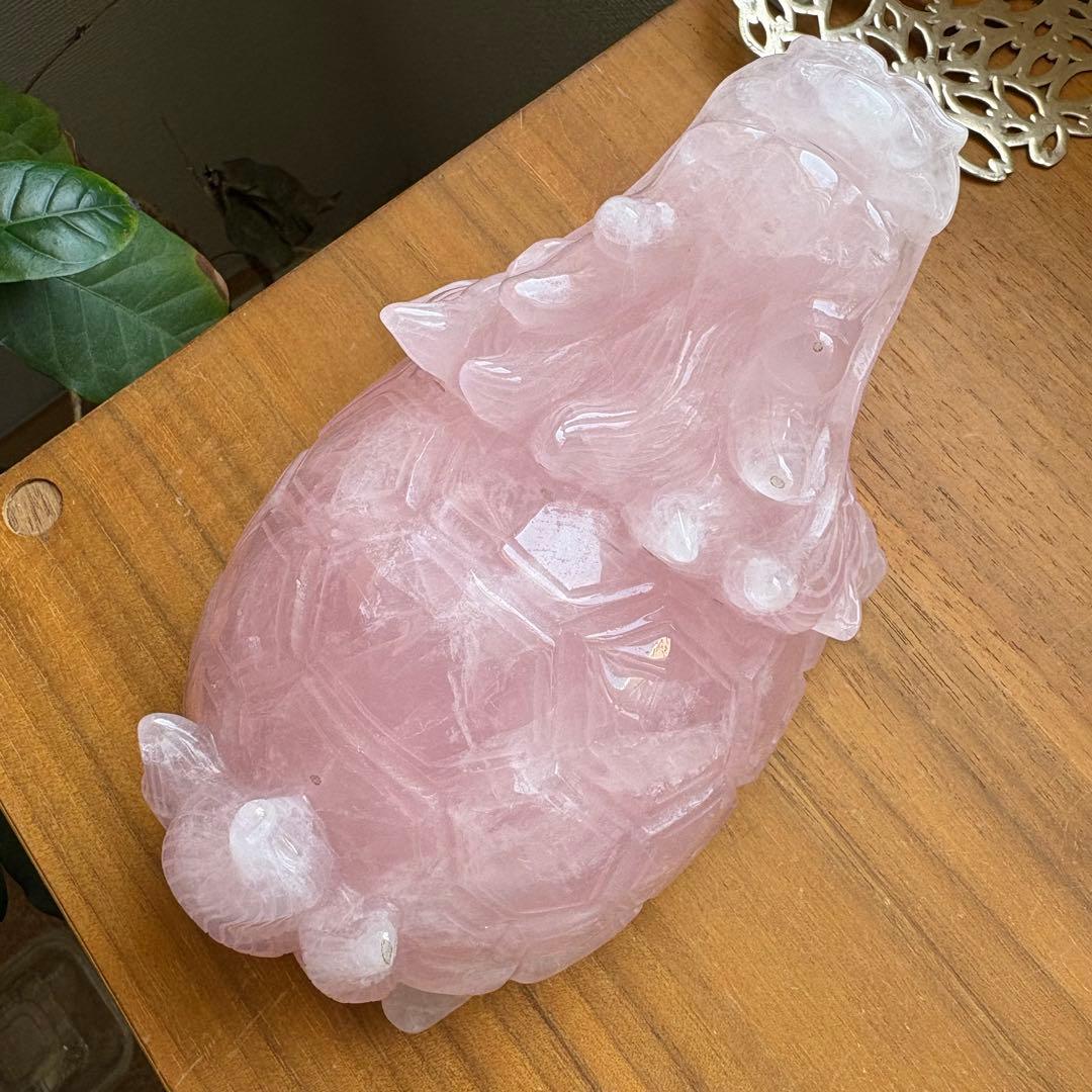 高品質 マダガスカル産ローズクォーツ 龍亀（ロングイ） 置物1.5kg