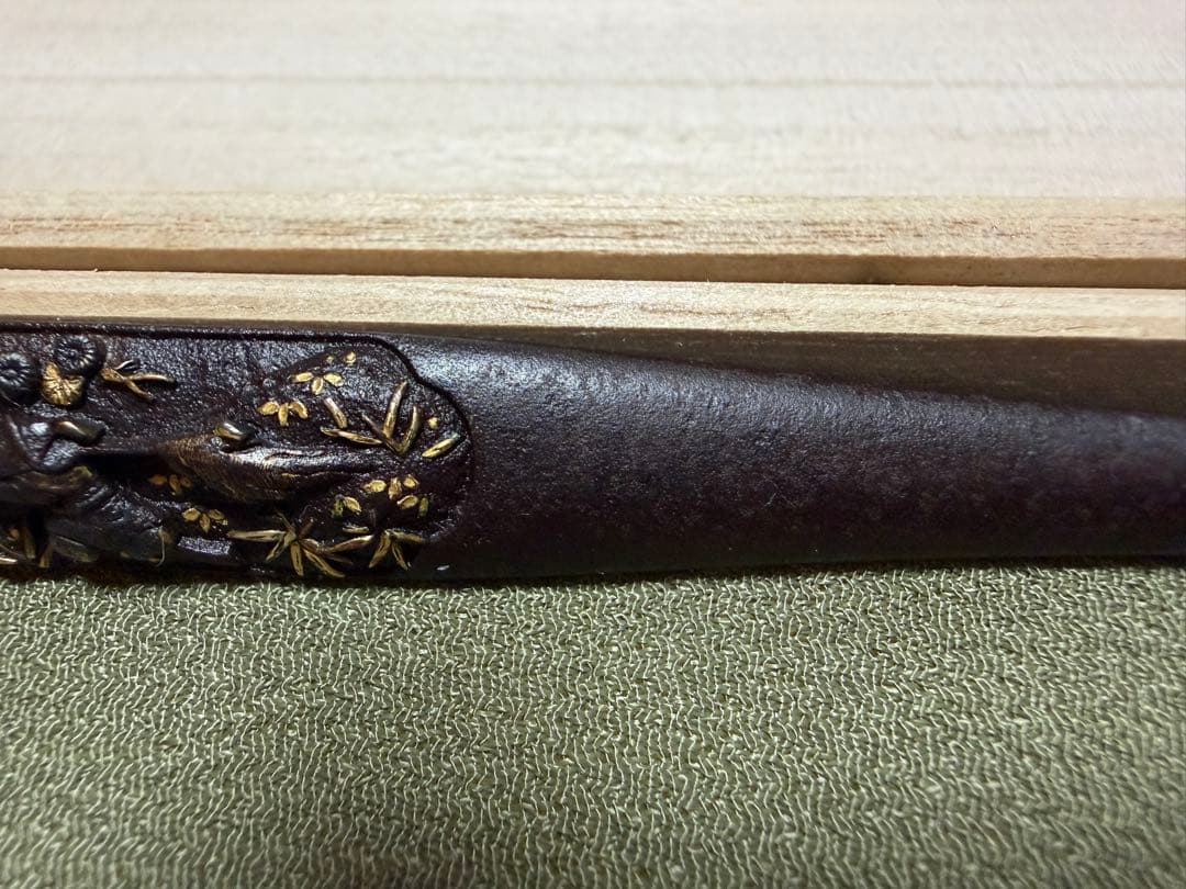 無銘 鉄元堂派 鉄地金銀象嵌 笄 桃園三傑図 出来抜群（刀装具目貫小柄