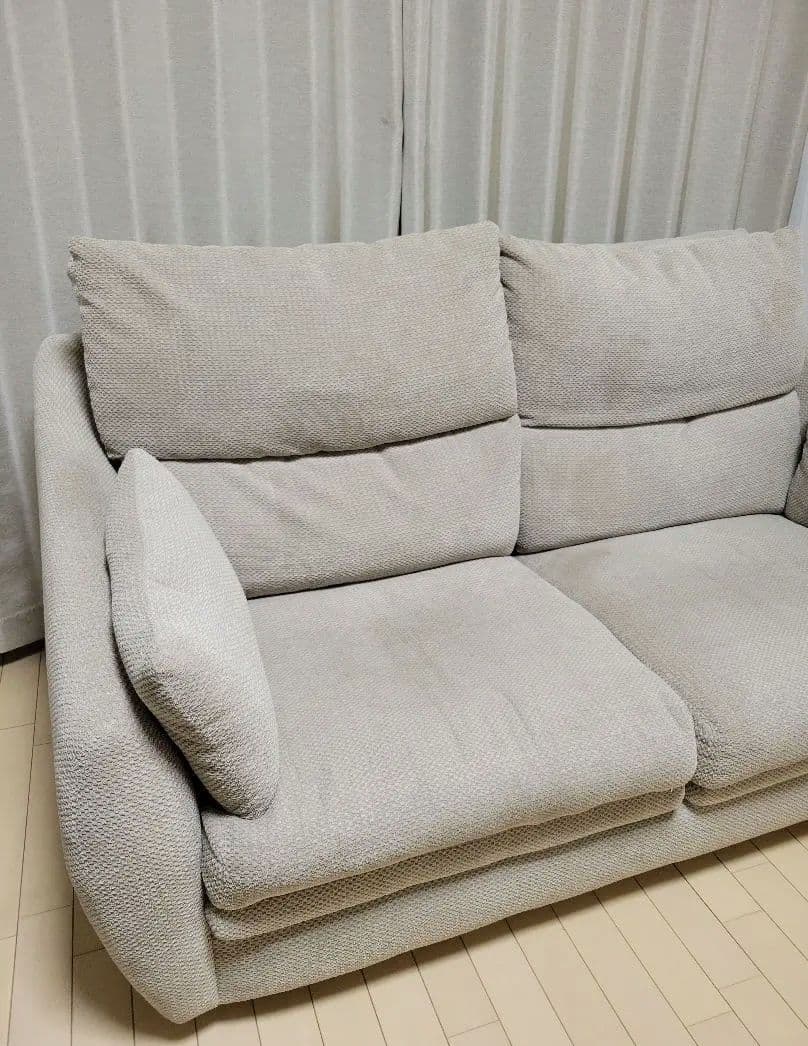 ベージュ2人掛けソファ　ニトリ