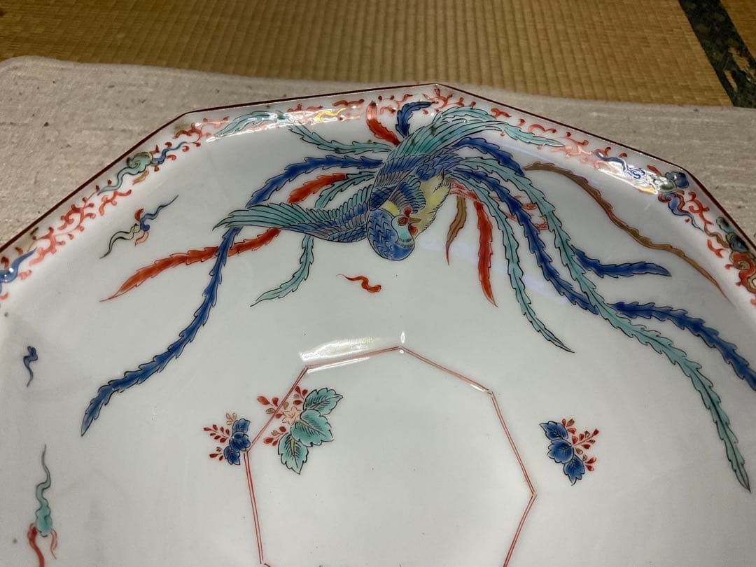 八角菓子器／柿右衛門作桐鳳凰繪。桐箱付き　銘・八角鉢。【新品・未使用品】