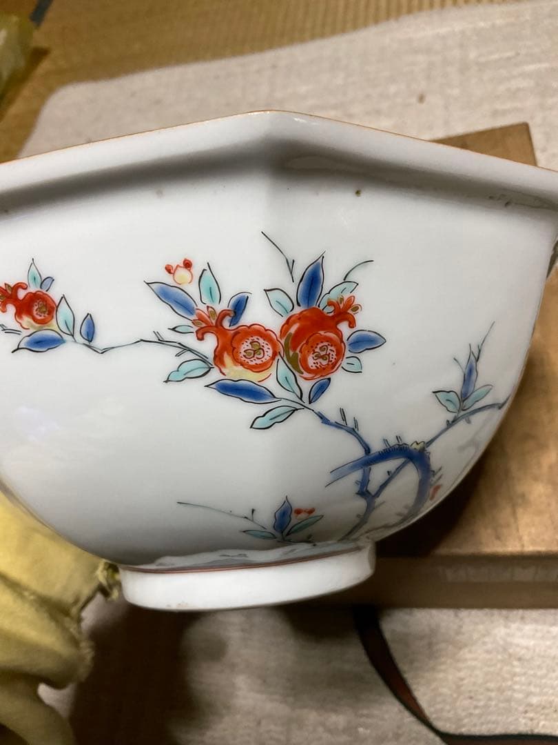 八角菓子器／柿右衛門作桐鳳凰繪。桐箱付き　銘・八角鉢。【新品・未使用品】