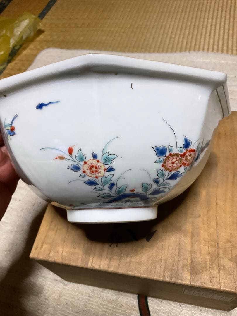 八角菓子器／柿右衛門作桐鳳凰繪。桐箱付き　銘・八角鉢。【新品・未使用品】
