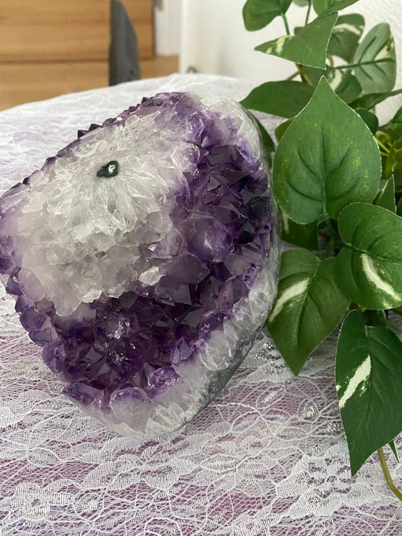 特価‼️希少価値！虹つき⭐︎可愛いお花が付いている、アメジスト♪