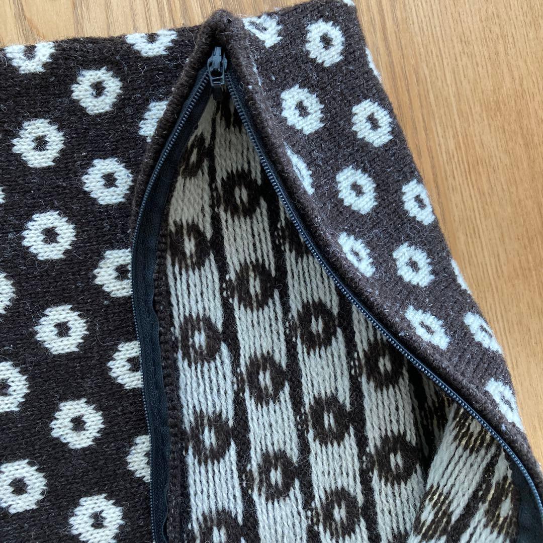 ビヨルク　クッションカバー　ドーナツ柄　ブラック