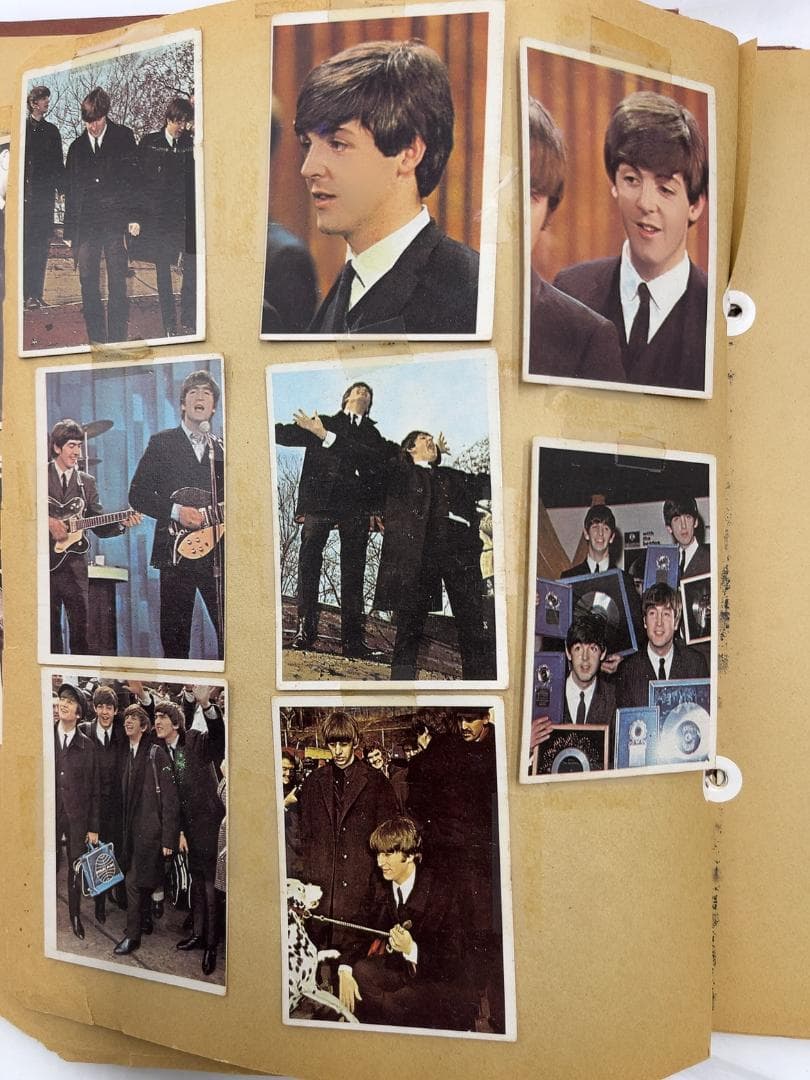 ビートルズ TOPPS トレーディングカード135枚入りスクラップブック
