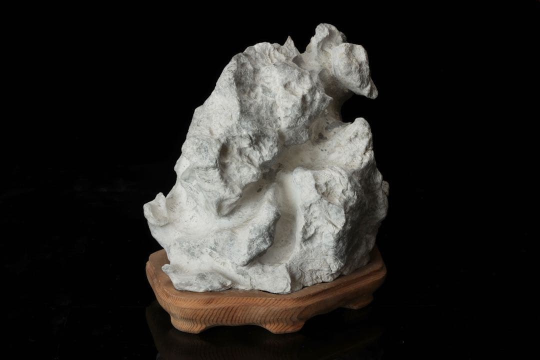 中国 太湖石 木製台座付 5.4kg 鑑賞石 文人石 水石 天然石 盆石 飾石