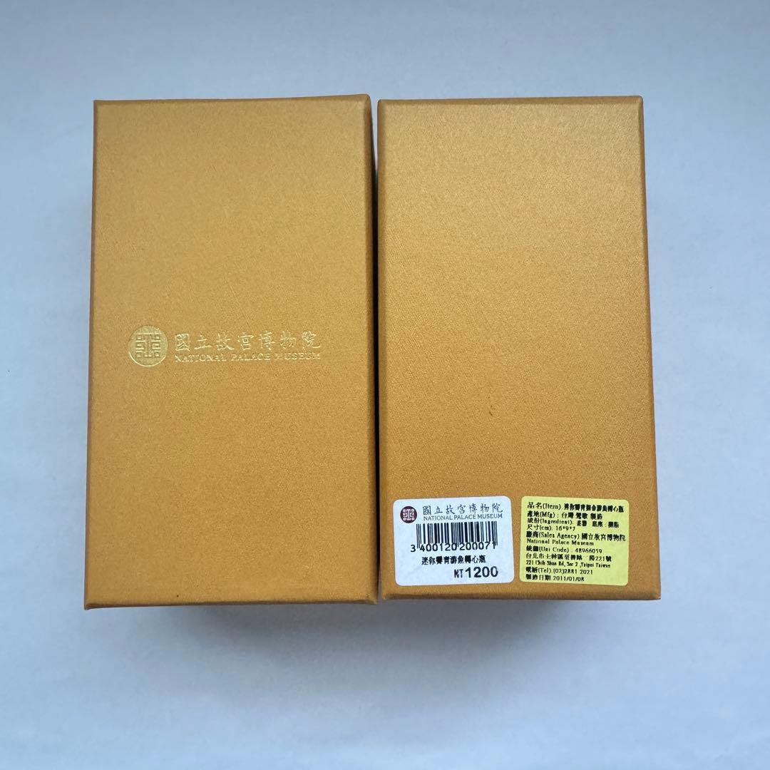 国立故宮博物院　お土産ショップにて購入　ミニ陶磁-霽青游魚転心瓶