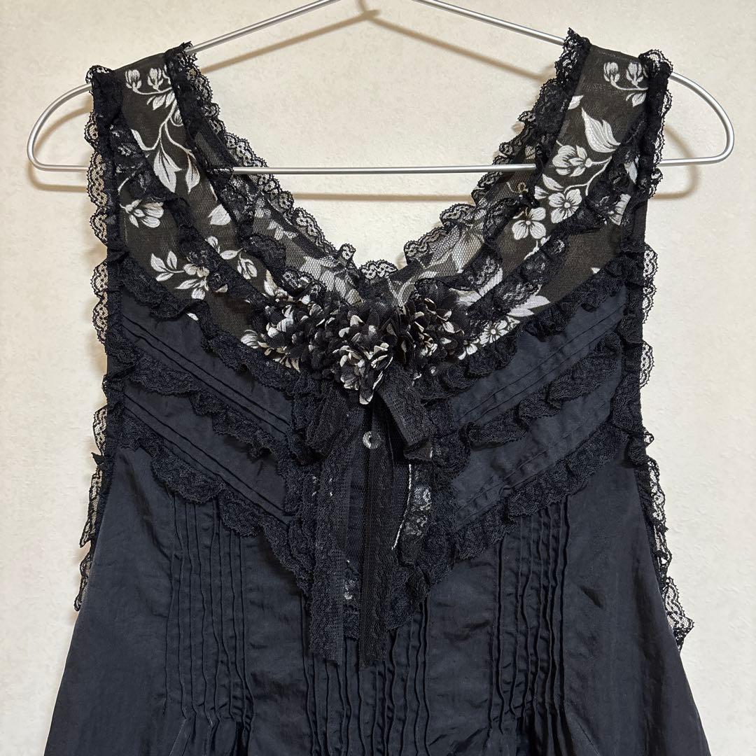 さえら Akiakane レースエプロン 黒　花モチーフ