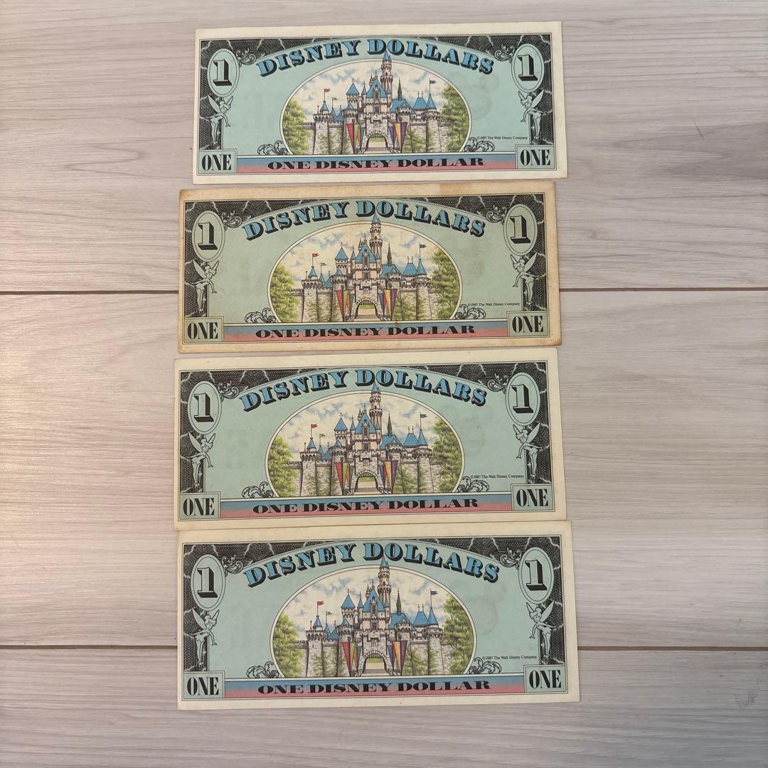 Disney ディズニーダラー 5ドル札1枚＋1ドル札4枚 - メルカリ