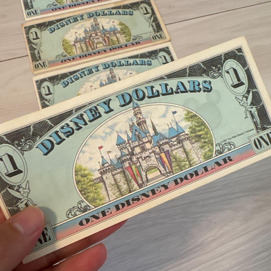 Disney ディズニーダラー 5ドル札1枚＋1ドル札4枚 - メルカリ