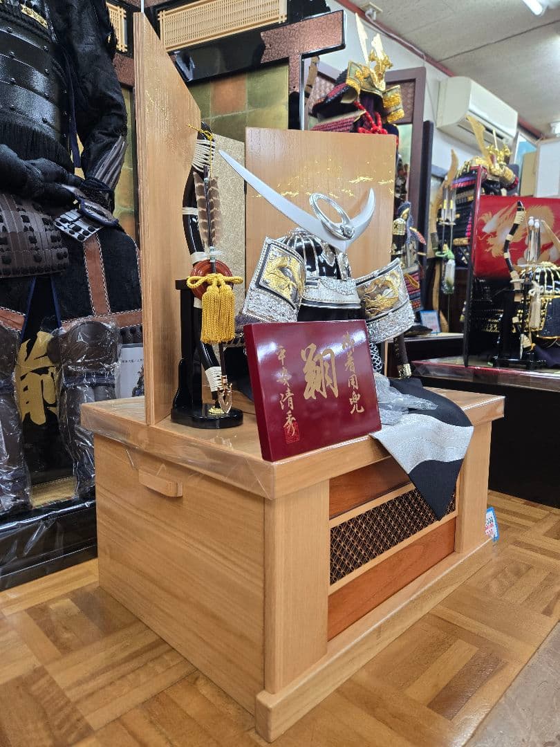 【展示品限り】五月人形　兜　上杉謙信　収納飾り　子供着用可　※閉店セール　S30