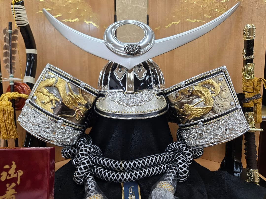 【展示品限り】五月人形　兜　上杉謙信　収納飾り　子供着用可　※閉店セール　S30