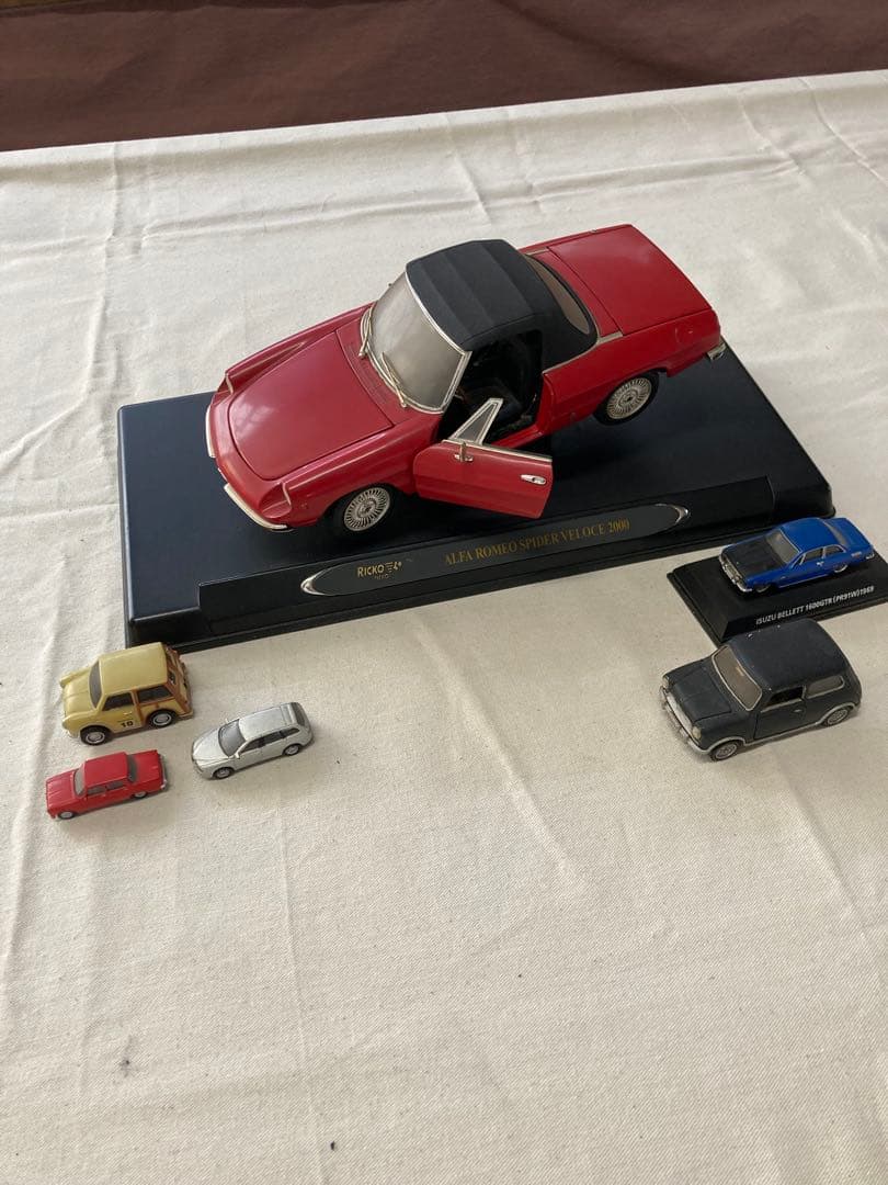 アルファ ロメオ スパイダー Veloce 2000（ミニカー付き） - メルカリ