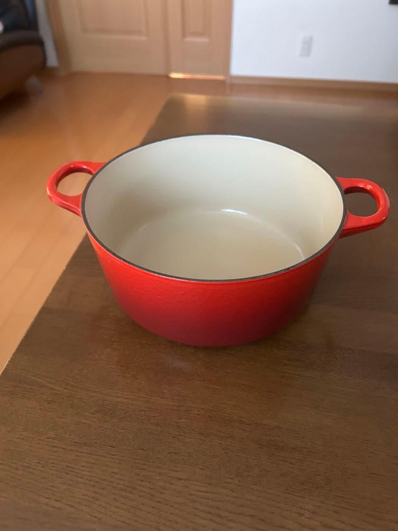 ル・クルーゼ　赤いホーロー鍋 クリーム内側22㎝ 両手鍋