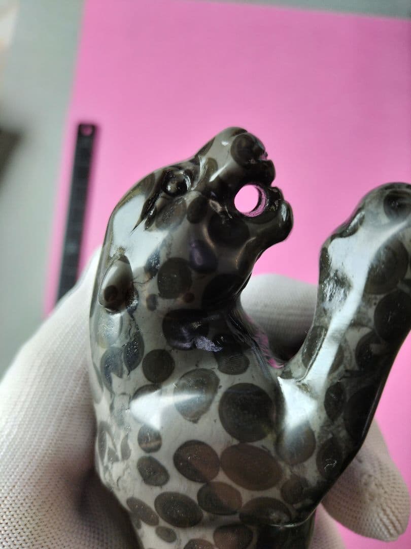 天然石 津軽錦石の ヒョウ の置物です。約160㍉！