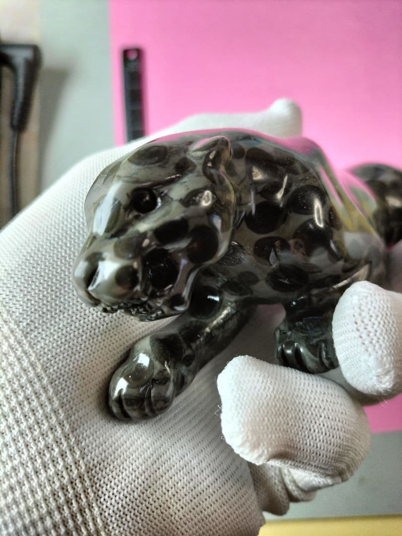 天然石 津軽錦石の ヒョウ の置物です。約160㍉！