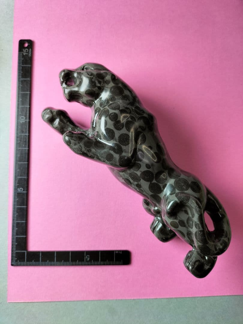 天然石 津軽錦石の ヒョウ の置物です。約160㍉！