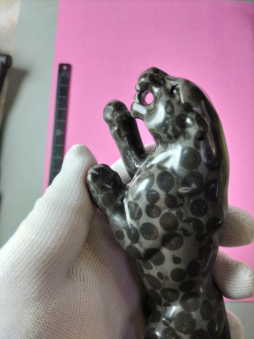 天然石 津軽錦石の ヒョウ の置物です。約160㍉！