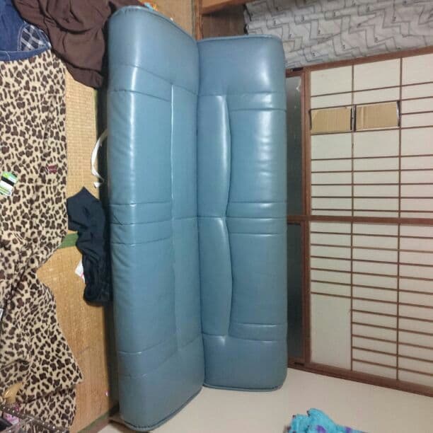 ソファーベッド水色
