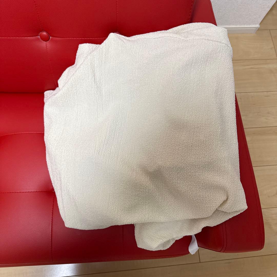 美品赤いボタン付きモダンソファ、カバー付き