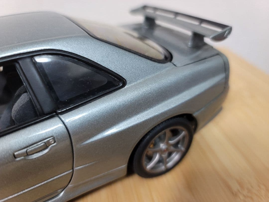 ミニカー AUTOart 1/18 R34 GT-R